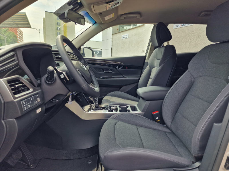 Korando 1.5Turbo Style+ AT 4x4  Latte/černý DOSTUPNOST LISTOPAD 2025