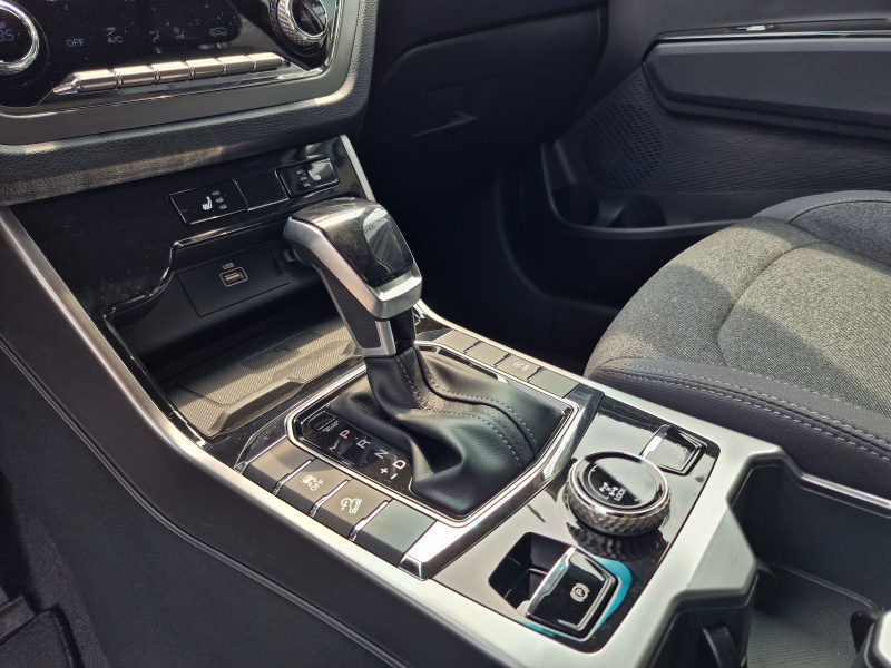 Korando 1.5Turbo Style+ AT 4x4  Latte/černý DOSTUPNOST LISTOPAD 2025