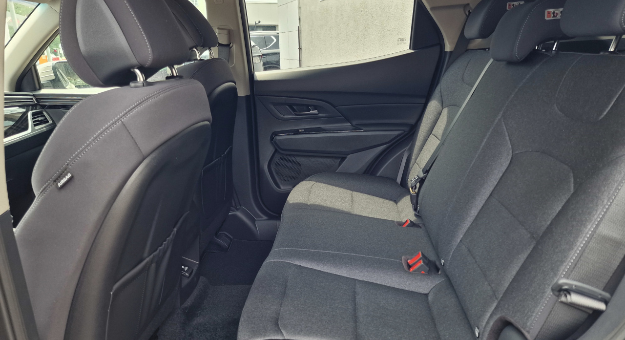 Korando 1.5Turbo Style+ AT 4x4  Latte/černý DOSTUPNOST LISTOPAD 2025