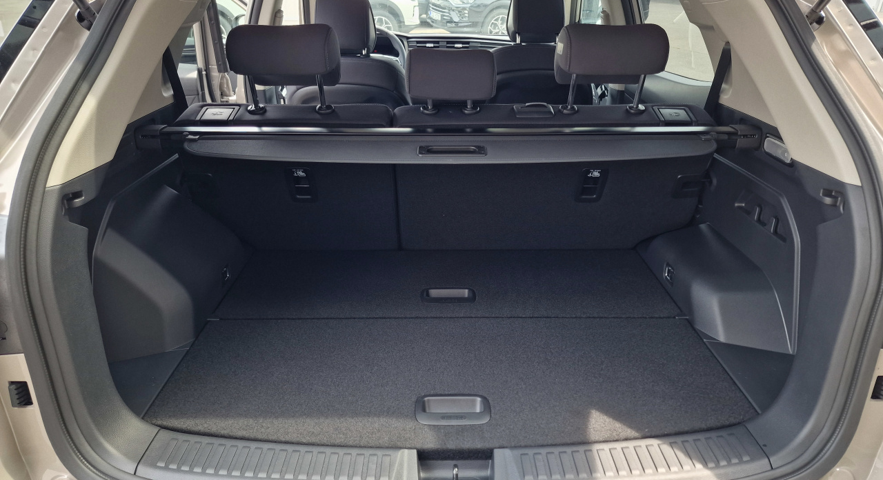 Korando 1.5Turbo Style+ AT 4x4  Latte/černý DOSTUPNOST LISTOPAD 2025