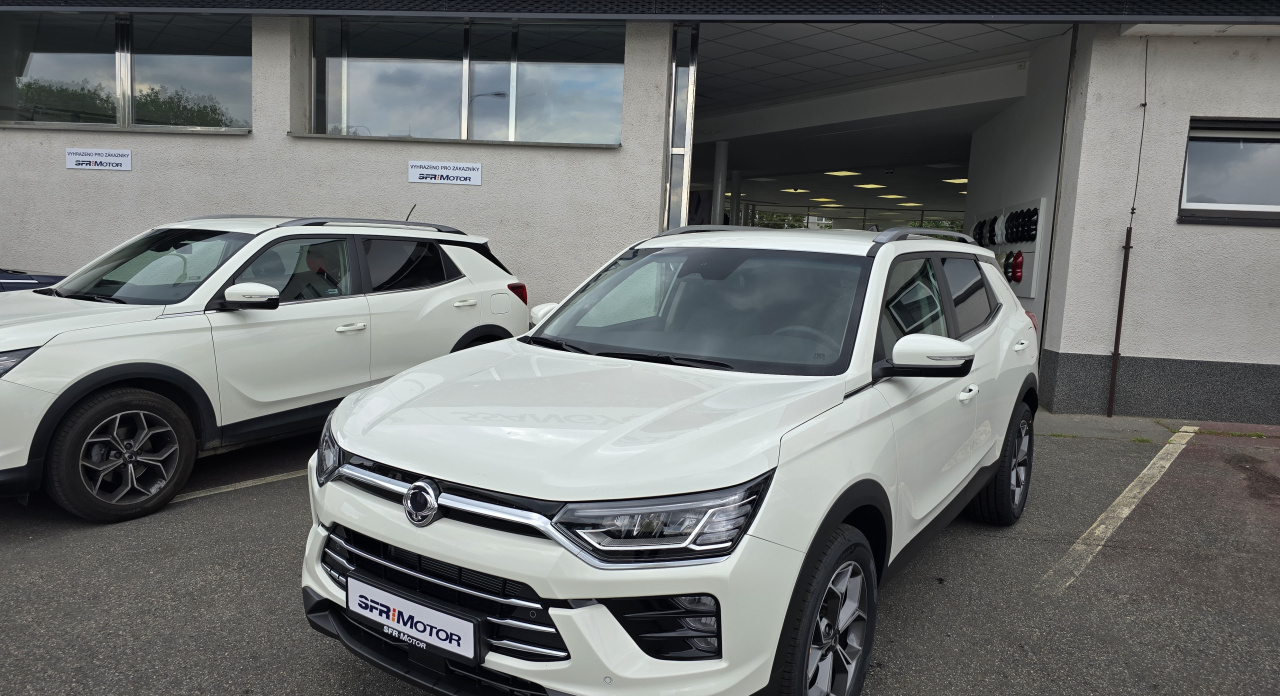 Korando 1.5Turbo Style+ AT Bílá/černá MY24