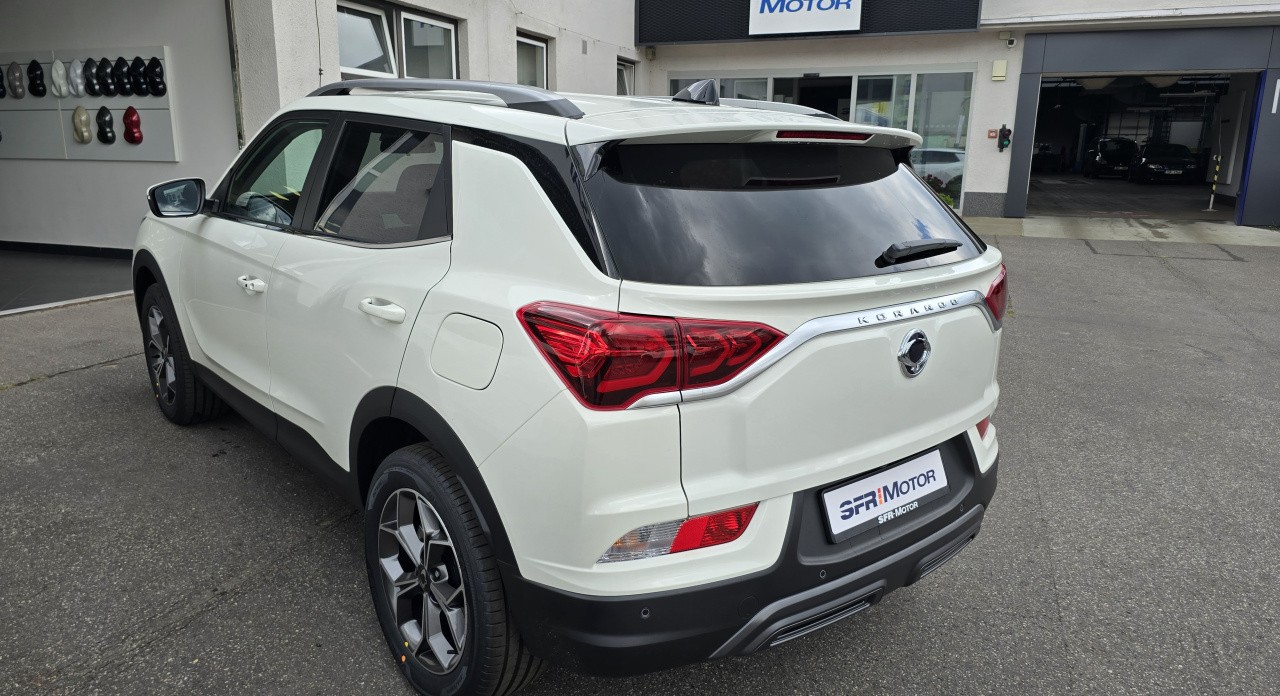 Korando 1.5Turbo Style+ AT Bílá/černá MY24