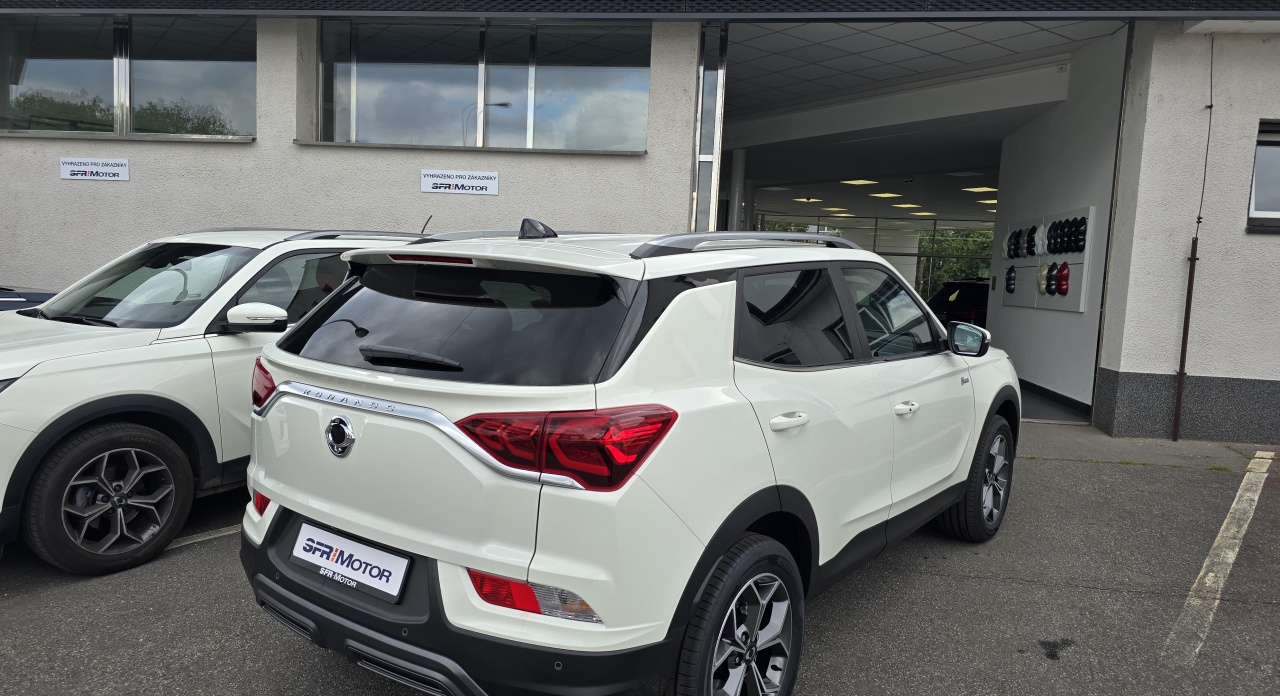 Korando 1.5Turbo Style+ AT Bílá/černá MY24