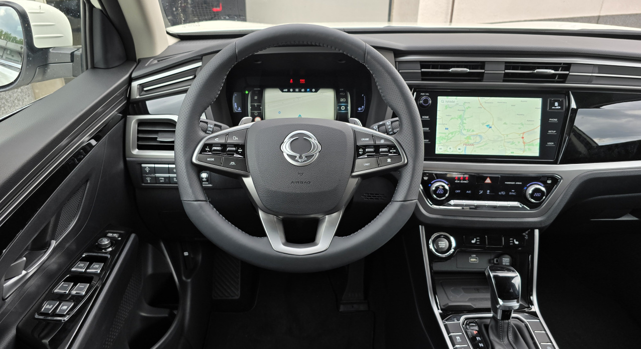 Korando 1.5Turbo Style+ AT Bílá/černá MY24