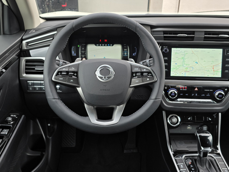 Korando 1.5Turbo Style+ AT Bílá/černá MY24