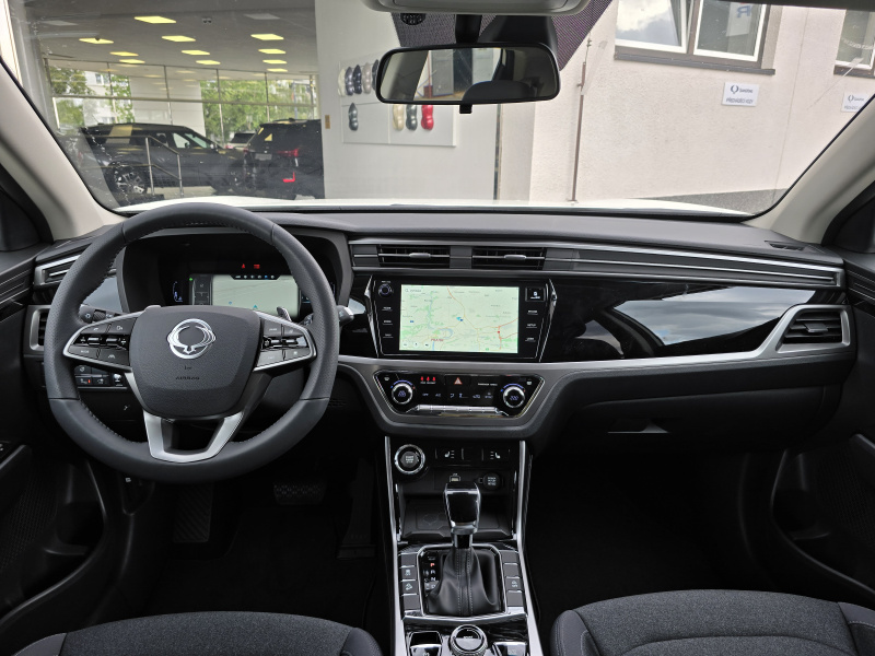 Korando 1.5Turbo Style+ AT Bílá/černá MY24