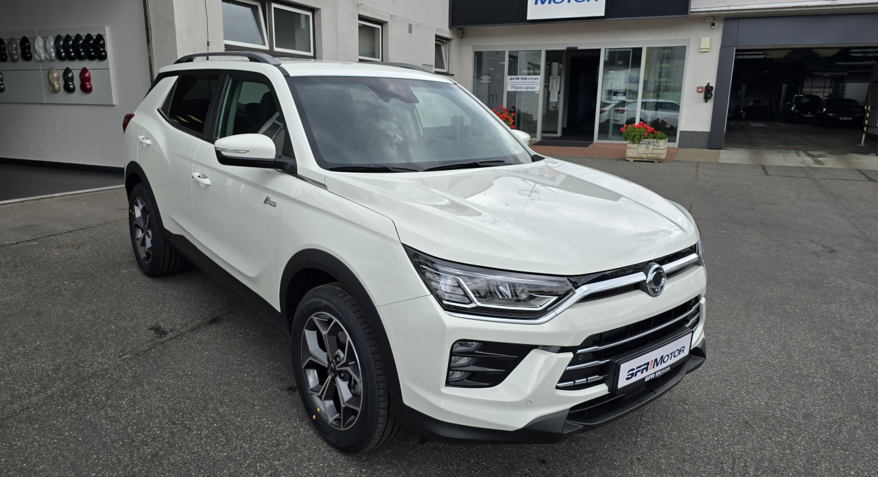 Korando 1.5Turbo Style+ AT Bílá/černá MY24