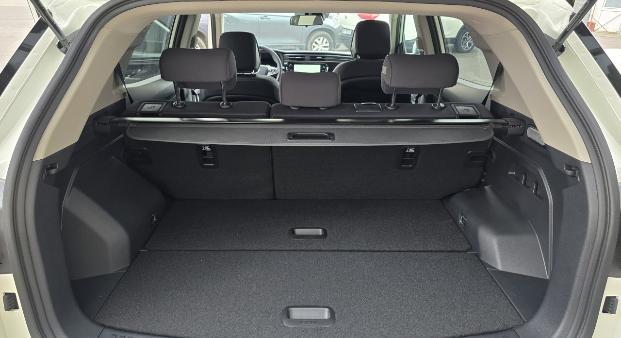 Korando 1.5Turbo Style+ AT Bílá/černá MY24