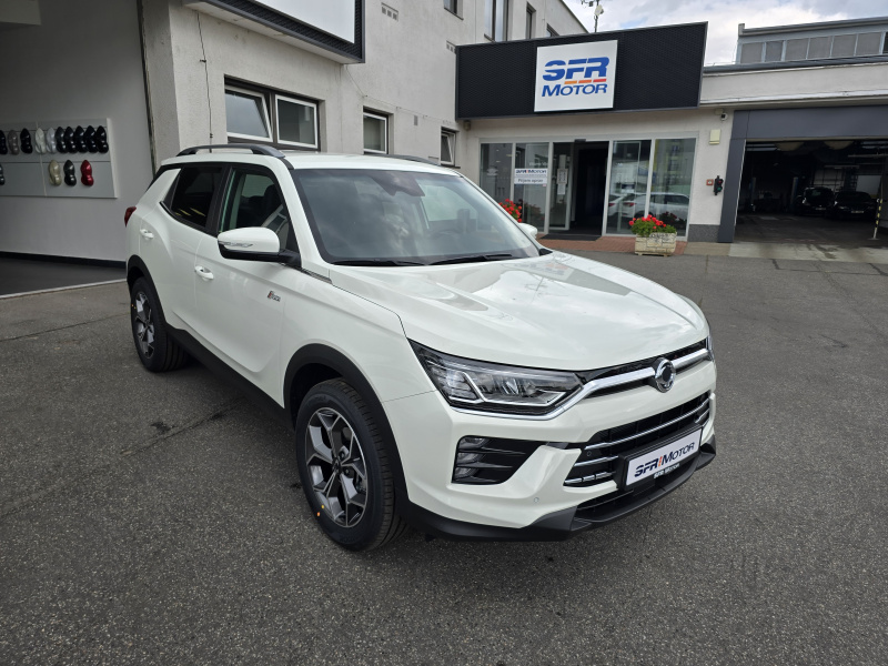 Korando 1.5Turbo Style+ AT Bílá/černá MY24