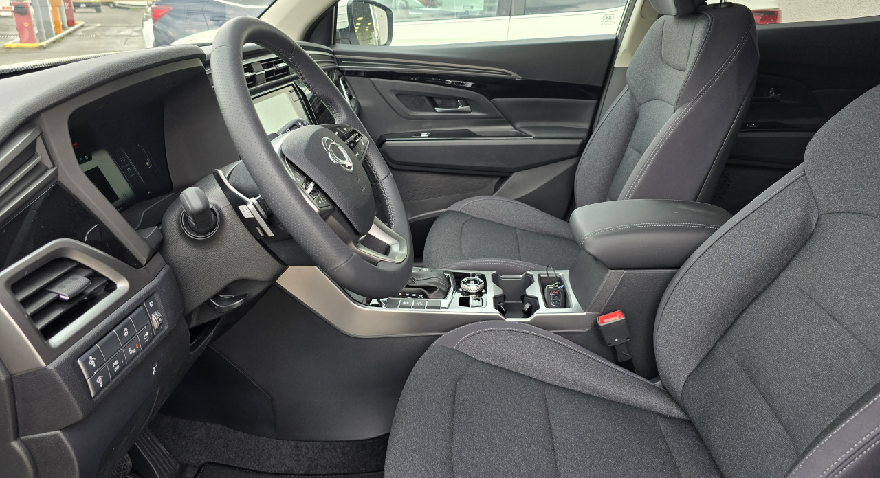 Korando 1.5Turbo Style+ AT Bílá/černá MY24