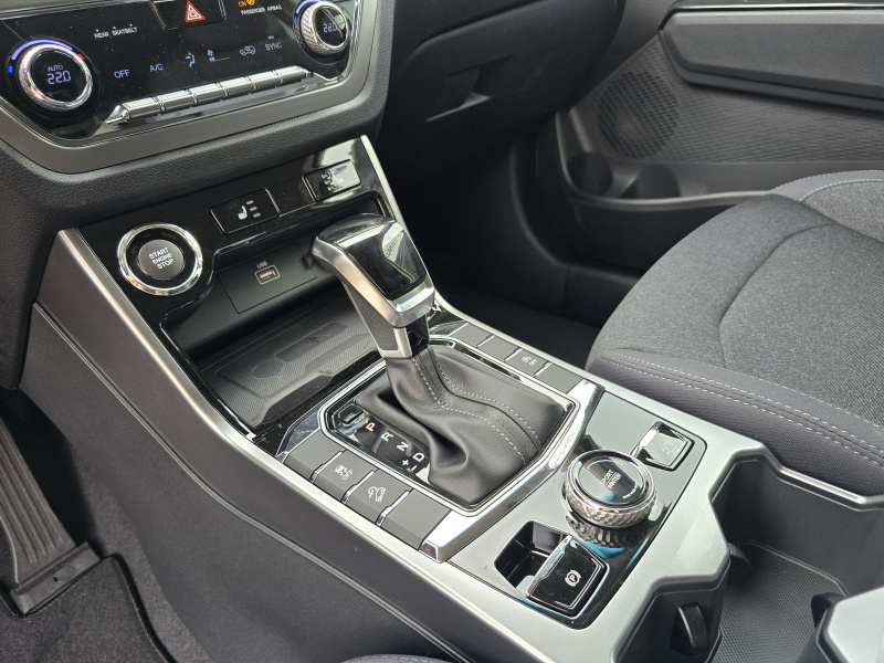 Korando 1.5Turbo Style+ AT Bílá/černá MY24