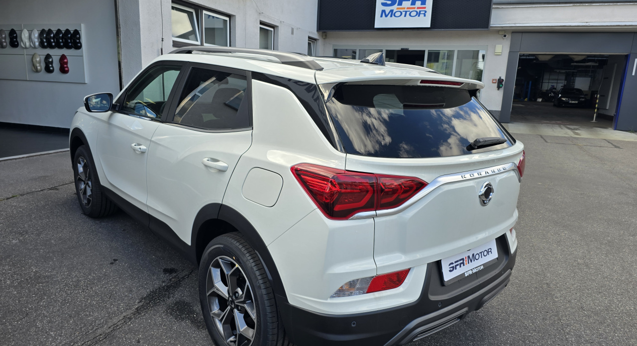 Korando 1.5Turbo Style+ MT Bílá/černý     207