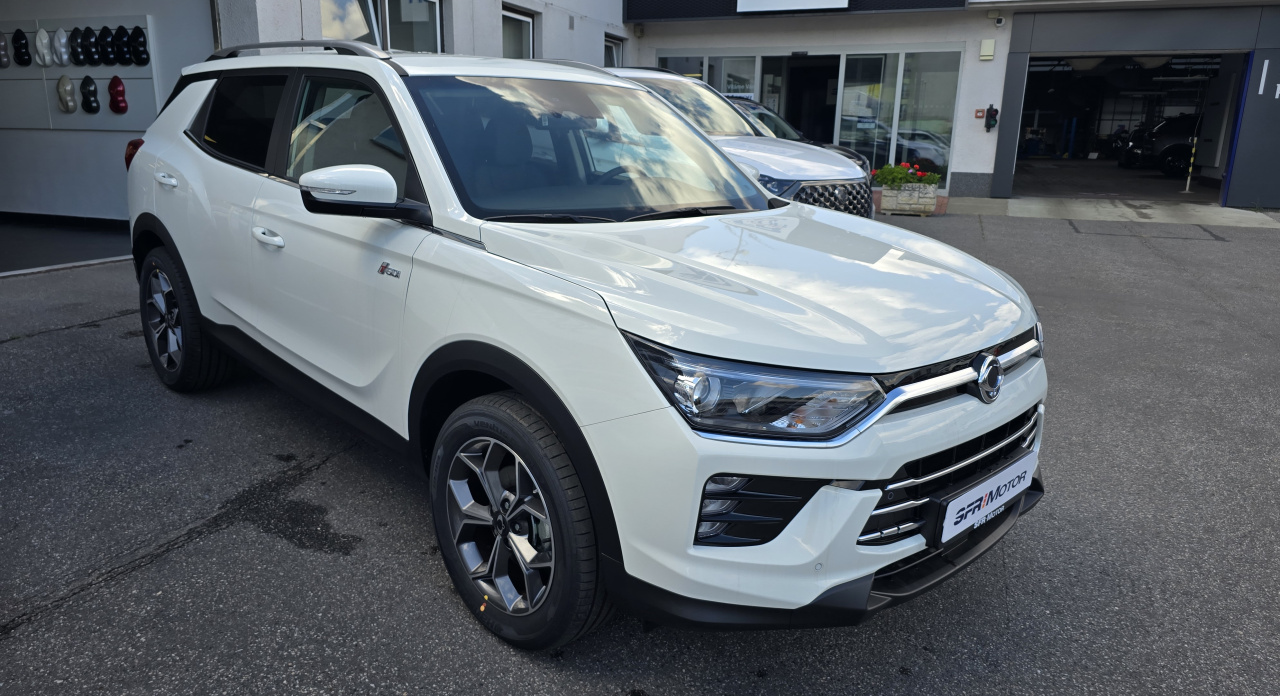 Korando 1.5Turbo Style+ MT Bílá/černý     207