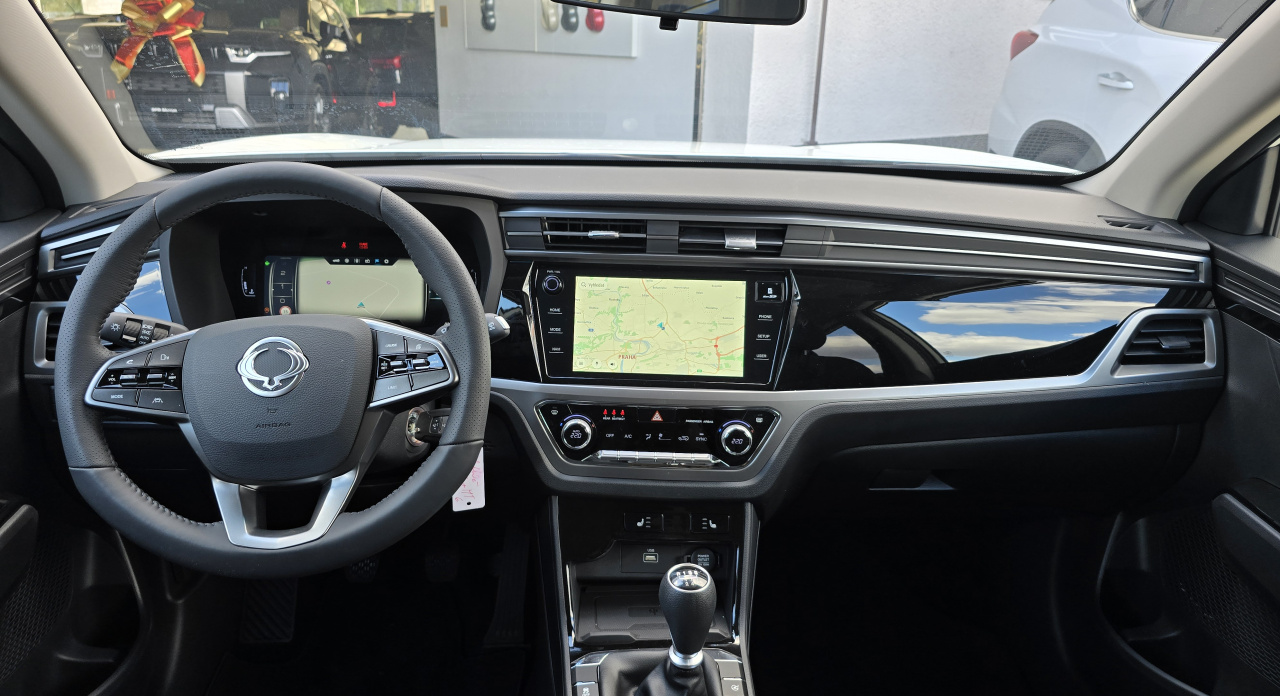 Korando 1.5Turbo Style+ MT Bílá/černý     207