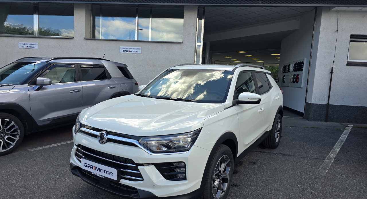 Korando 1.5Turbo Style+ MT Bílá/černý     207