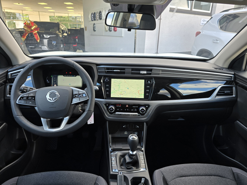 Korando 1.5Turbo Style+ MT Bílá/černý     207