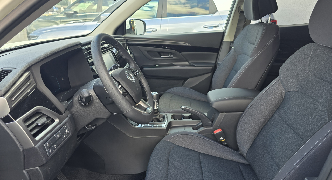 Korando 1.5Turbo Style+ MT Bílá/černý     207