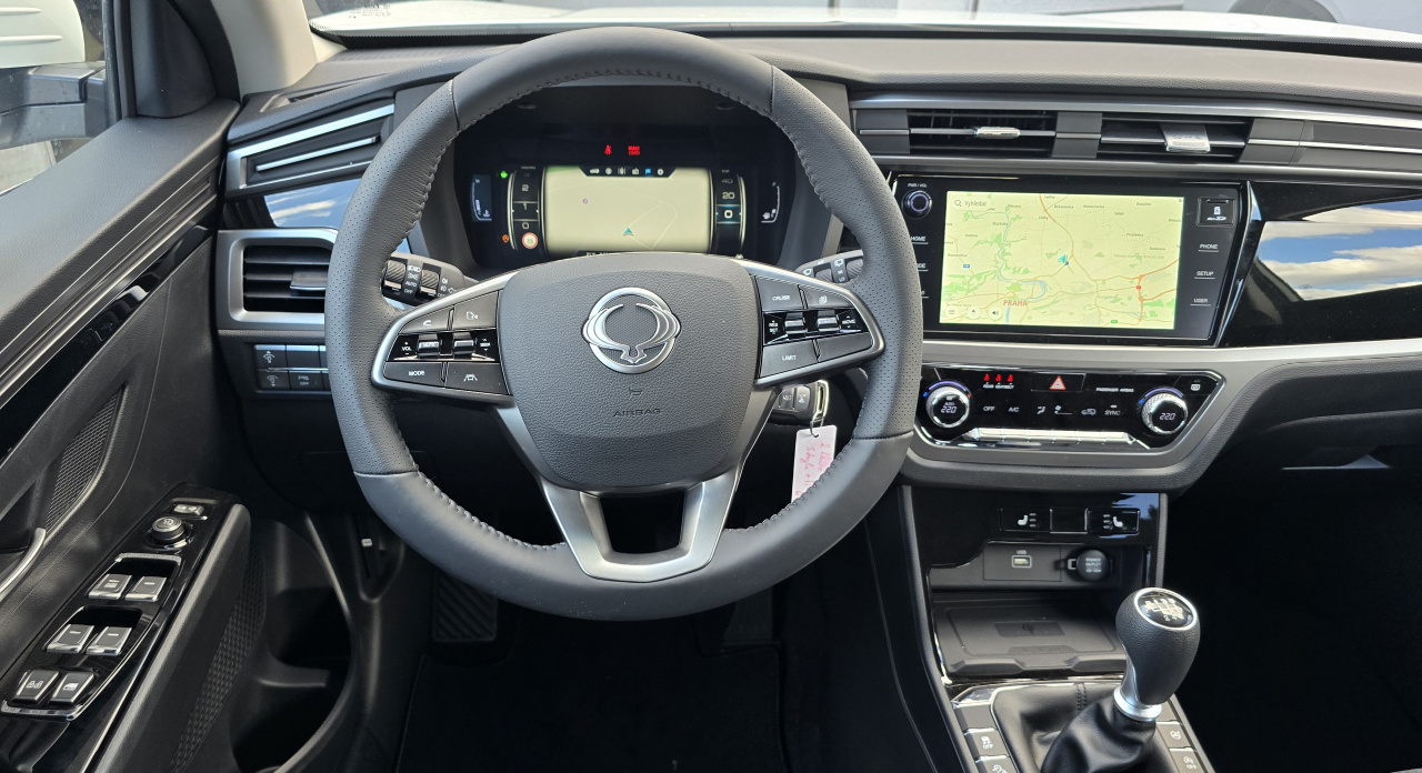 Korando 1.5Turbo Style+ MT Bílá/černý     207