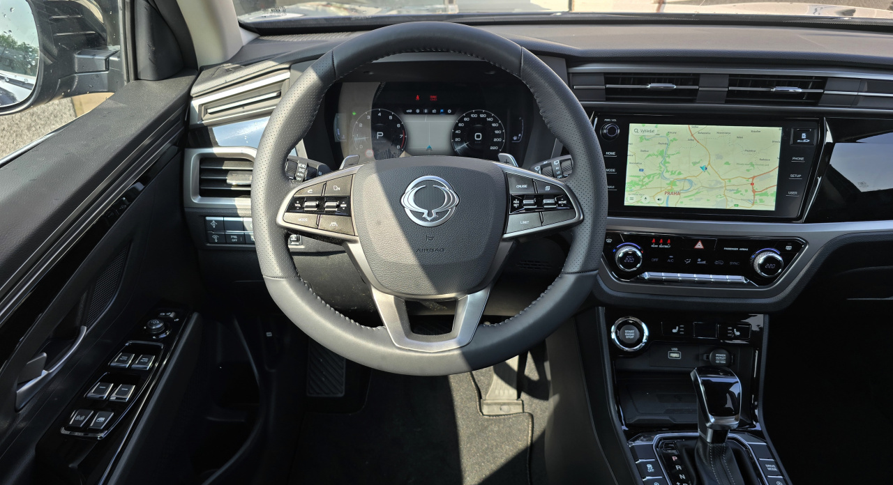 Korando 1.5Turbo Style+ AT Modrá/černý Black edition ODBĚR LEDEN 2026 240