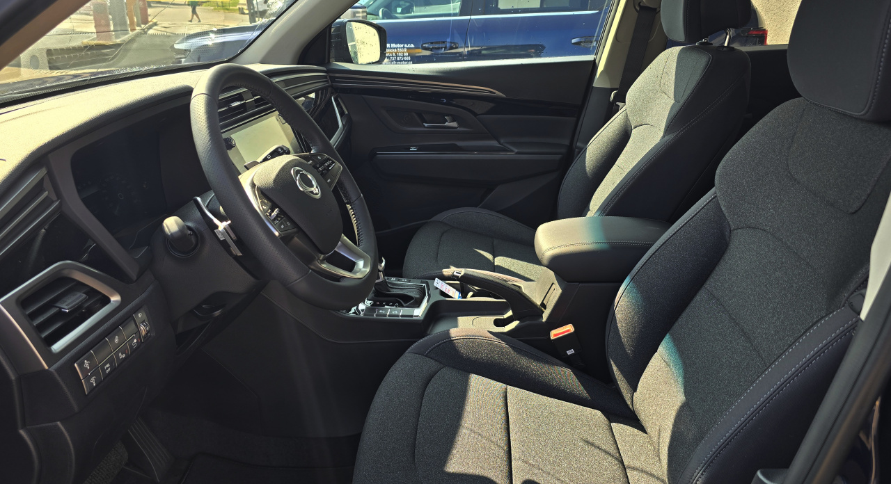 Korando 1.5Turbo Style+ AT Modrá/černý Black edition ODBĚR LEDEN 2026 240