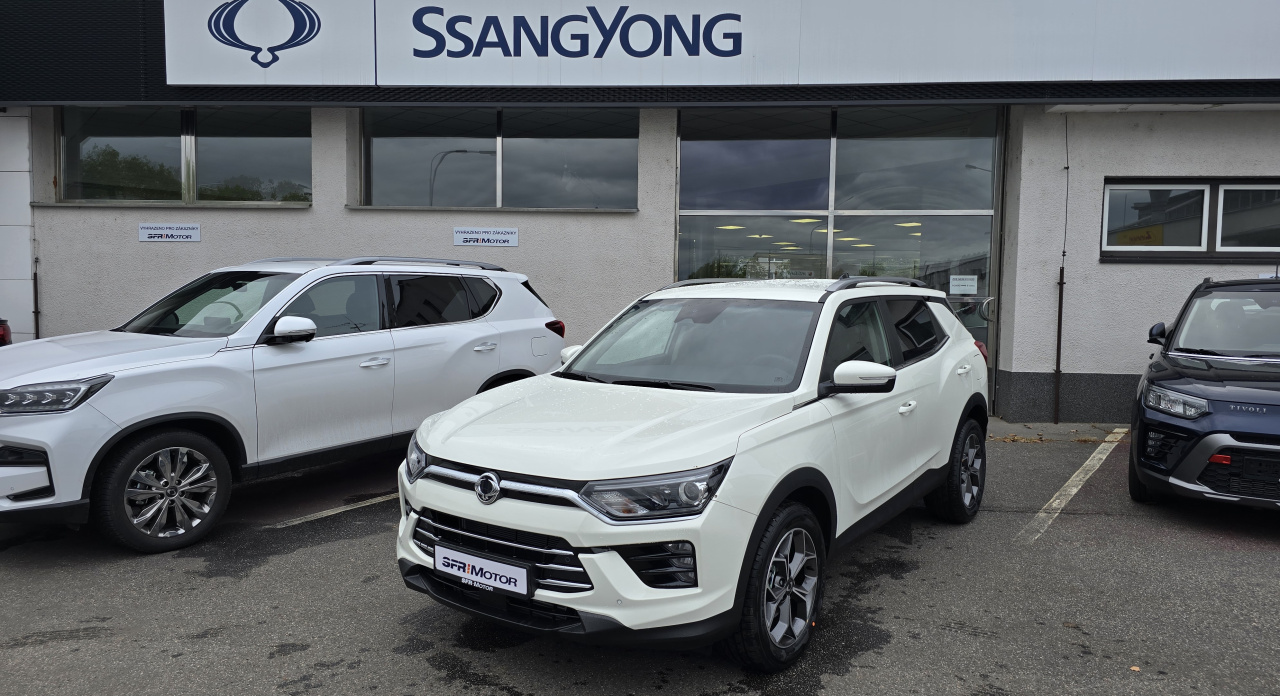 Korando 1.5Turbo Style+ AT Bílá/černá 248