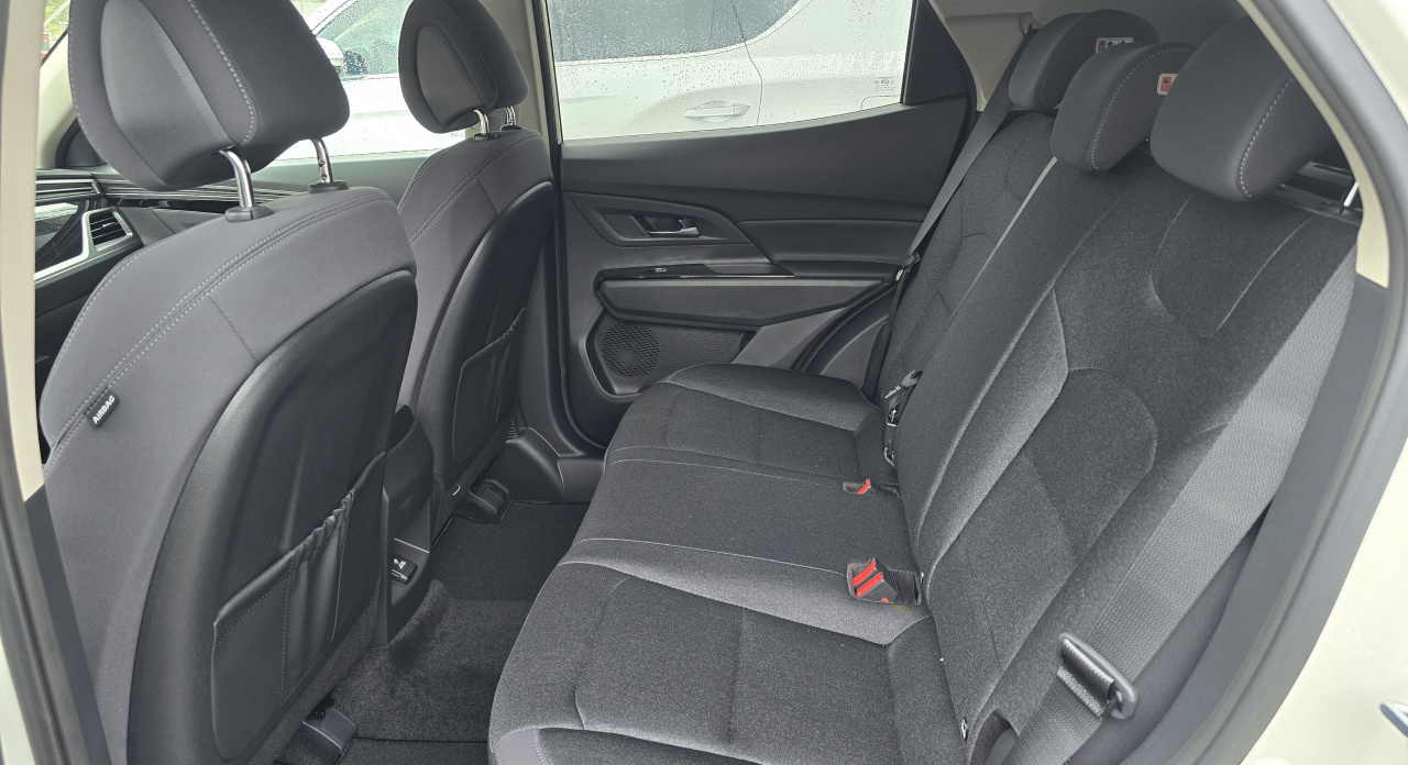 Korando 1.5Turbo Style+ AT Bílá/černá 248