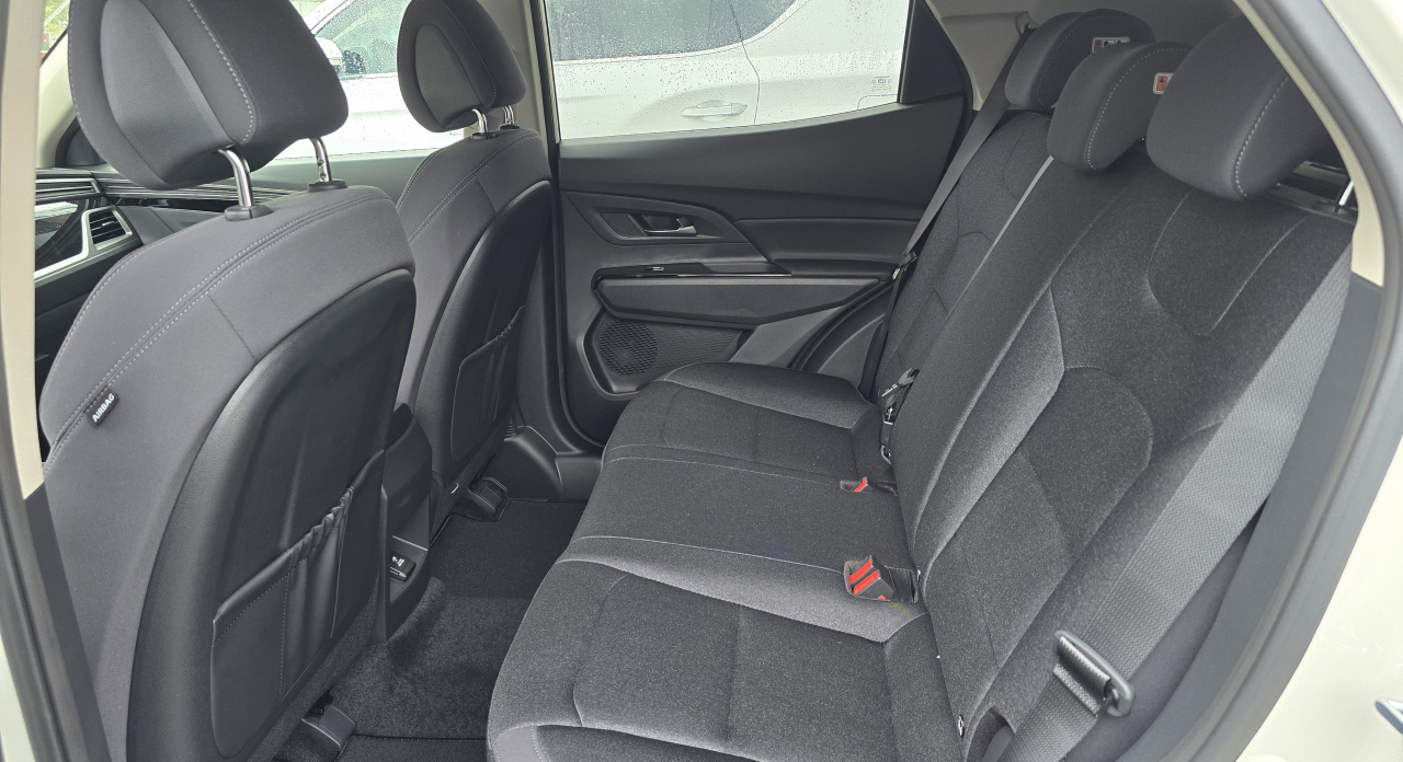 Korando 1.5Turbo Style+ AT Bílá/černá 248