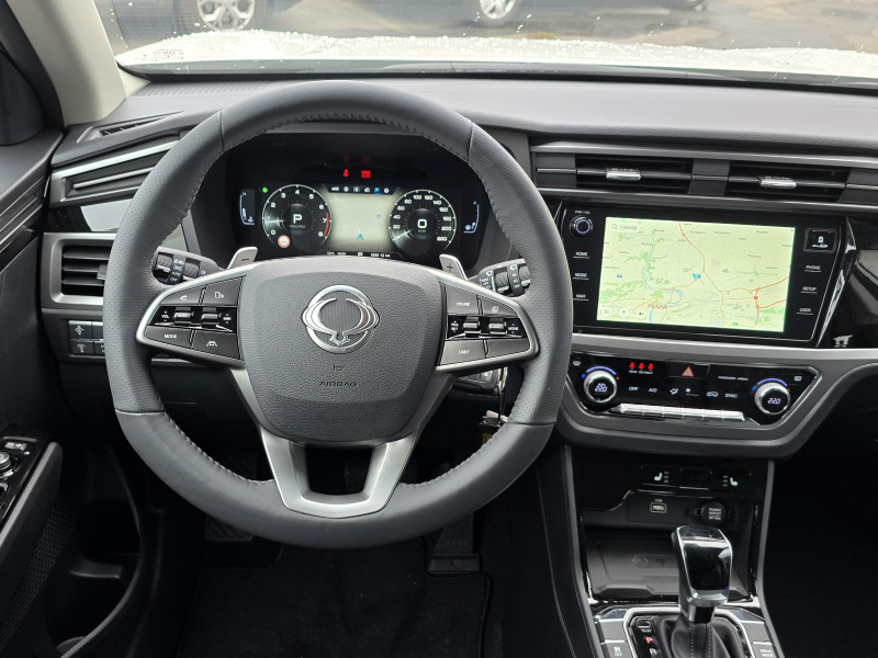 Korando 1.5Turbo Style+ AT Bílá/černá 248