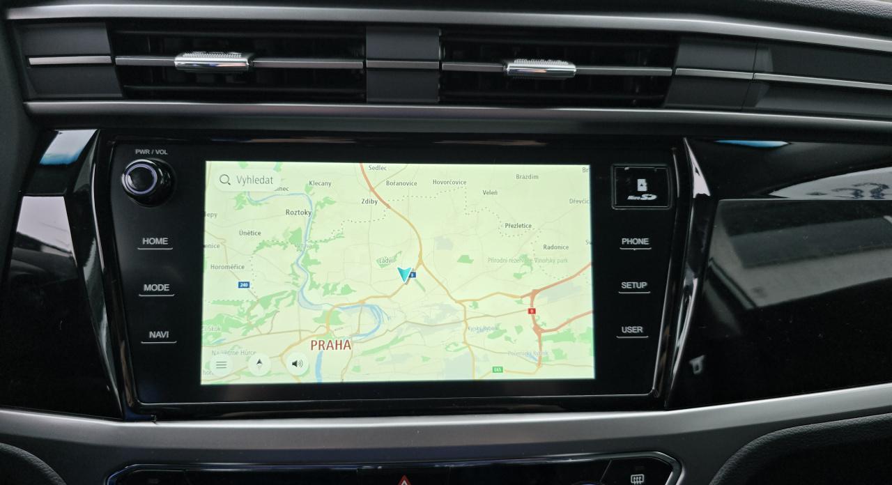 Korando 1.5Turbo Style+ AT Bílá/černá 248