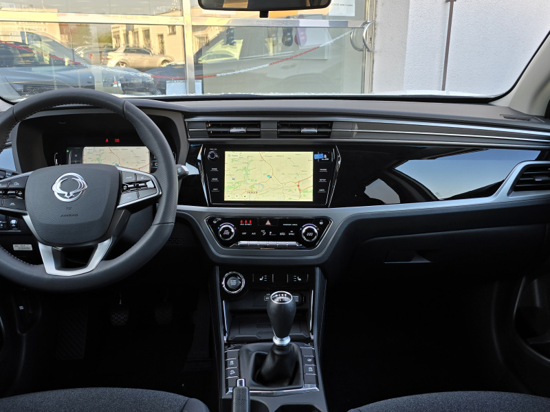 Korando 1.5Turbo Style+ MT Bílá/černý Black edition SRPEN 2025 (55641)