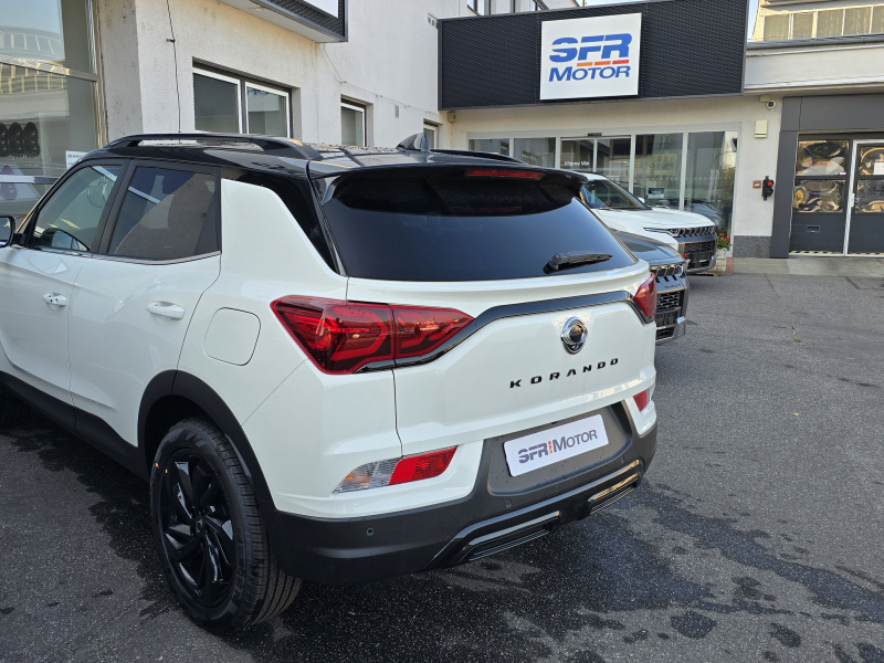 Korando 1.5Turbo Style+ MT Bílá/černý Black edition SRPEN 2025 (55641)