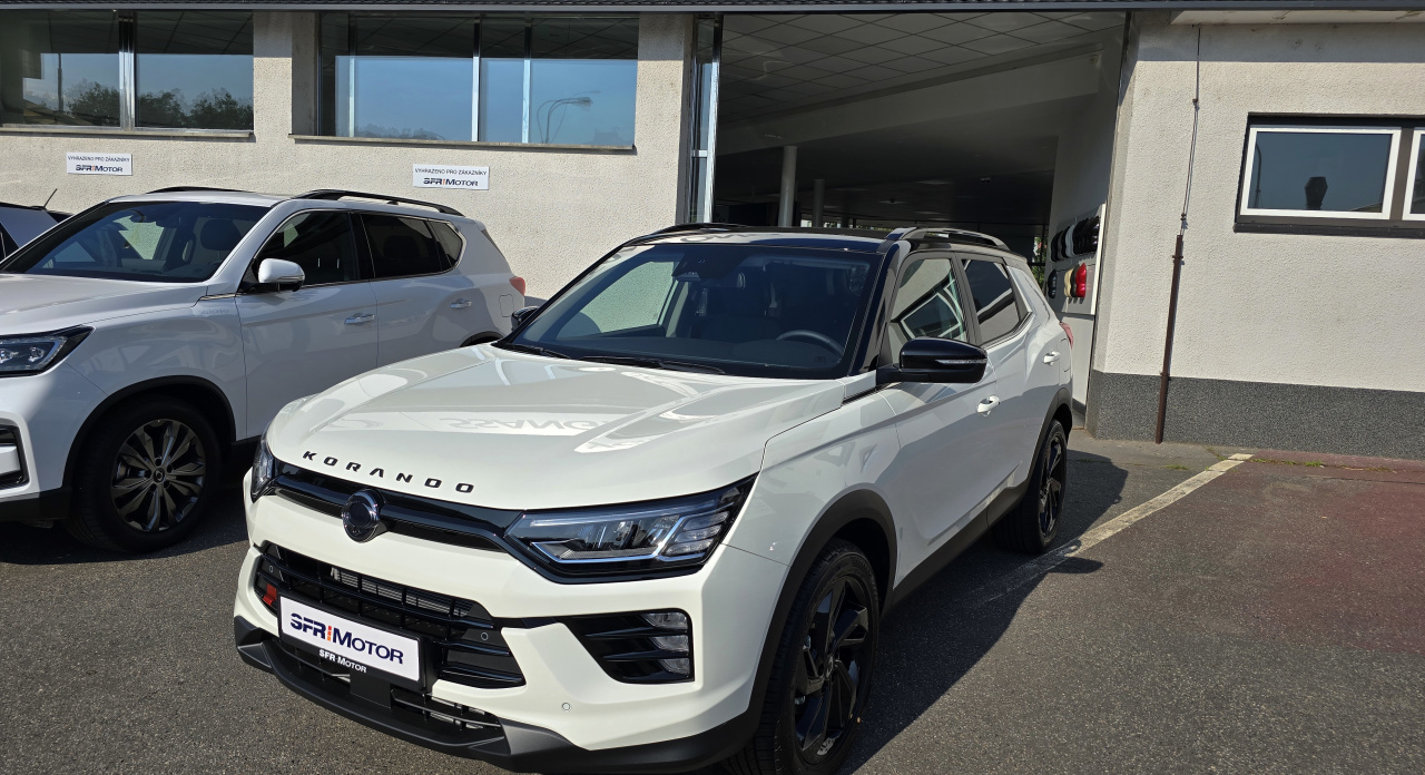 Korando 1.5Turbo Style+ MT Bílá/černý Black edition SRPEN 2025 (55641)