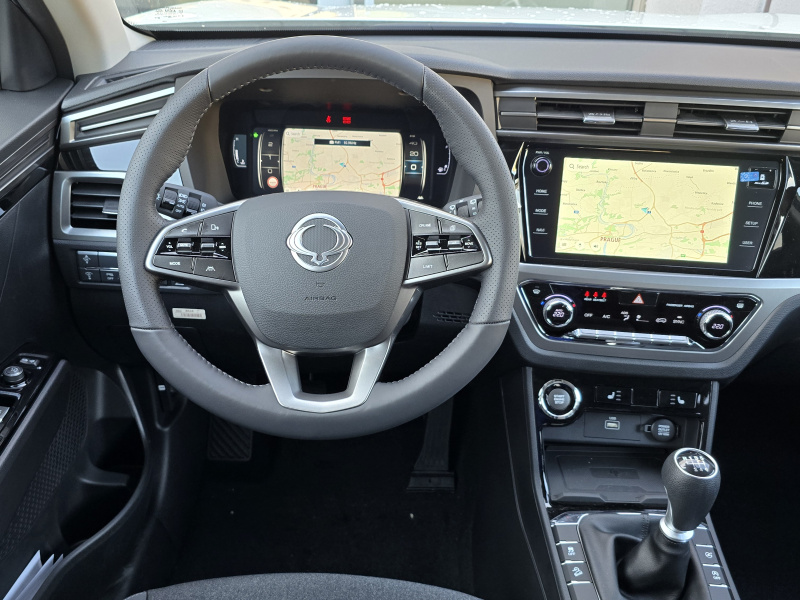 Korando 1.5Turbo Style+ MT Bílá/černý Black edition SRPEN 2025 (55641)