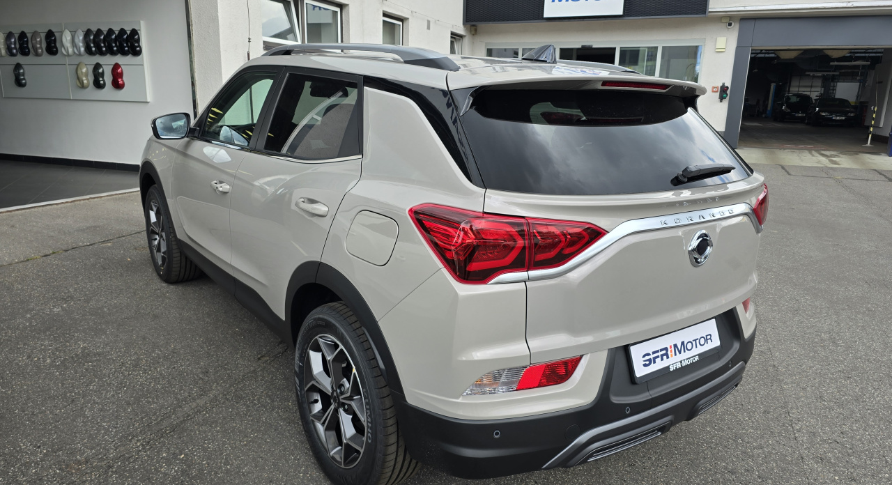 Korando 1.5Turbo Style+ MT Latte/černý MY24 DOSTUPNOST ŘÍJEN 2025
