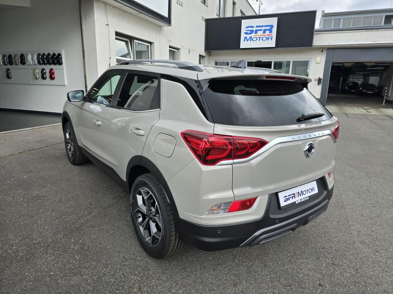 Korando 1.5Turbo Style+ MT Latte/černý MY24 DOSTUPNOST ŘÍJEN 2025