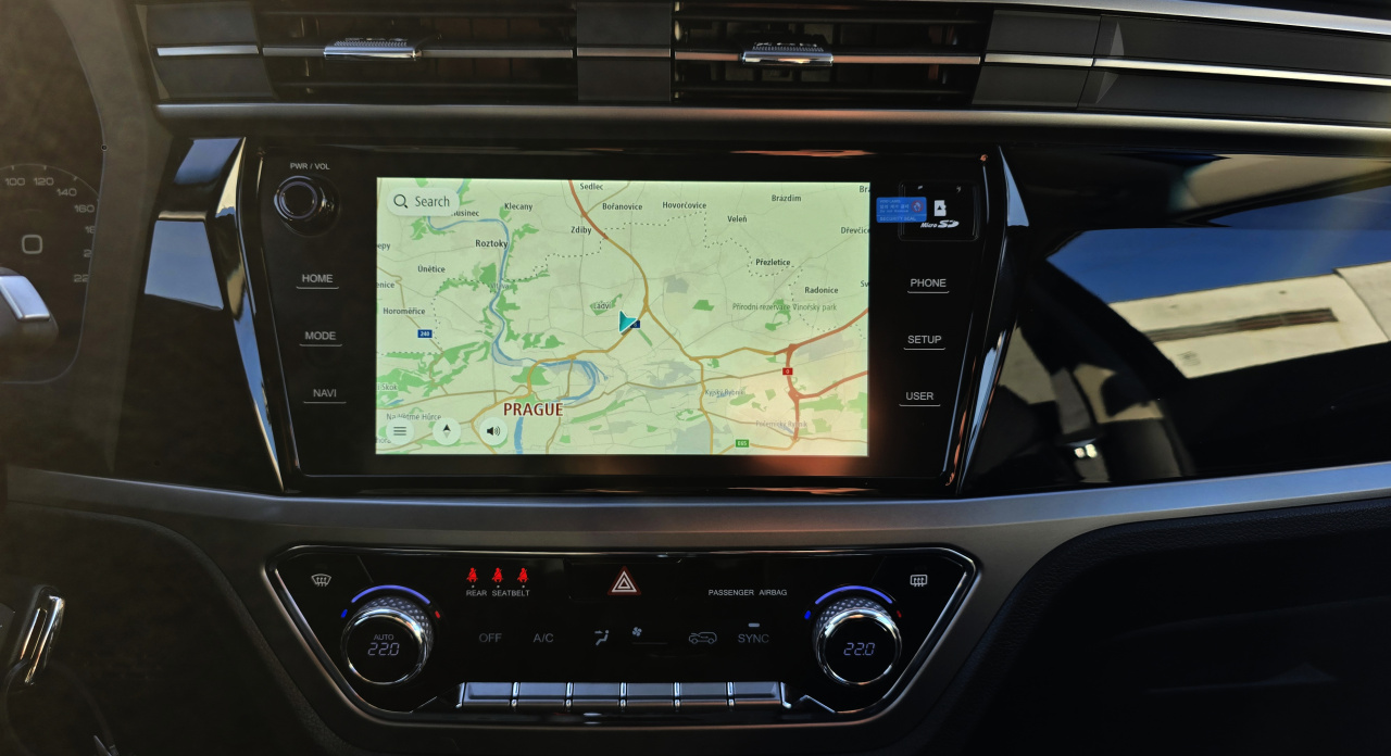 Korando 1.5Turbo Style+ MT Latte/černý MY24 DOSTUPNOST ŘÍJEN 2025