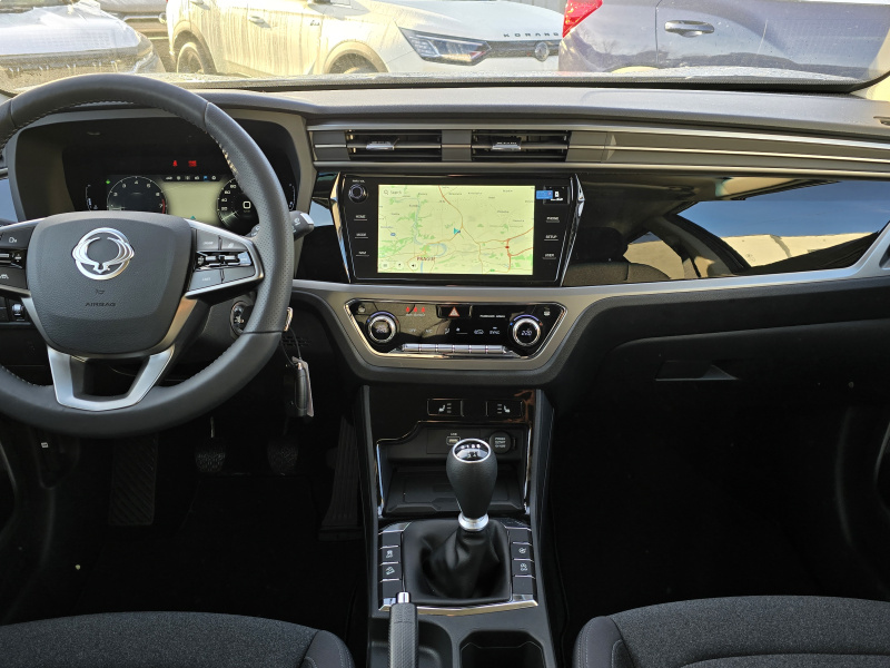 Korando 1.5Turbo Style+ MT Kovová/černý  DOSTUPNOST LEDEN 2026   247