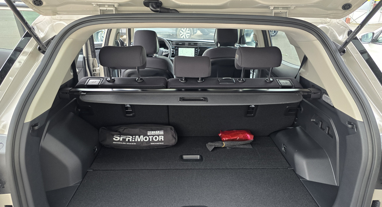 Korando 1.5Turbo Style+ AT Latte/černý MY24