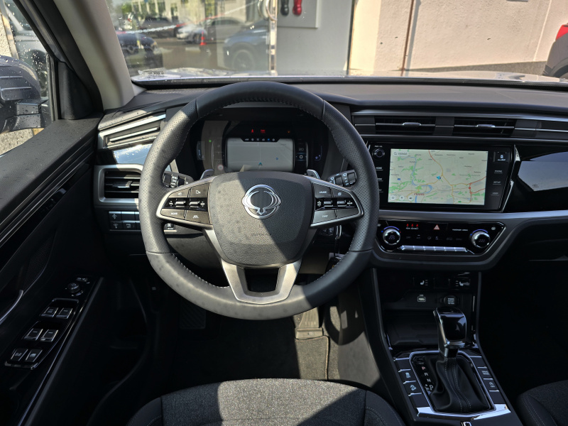 Korando 1.5Turbo Style+ AT Latte/černý MY24