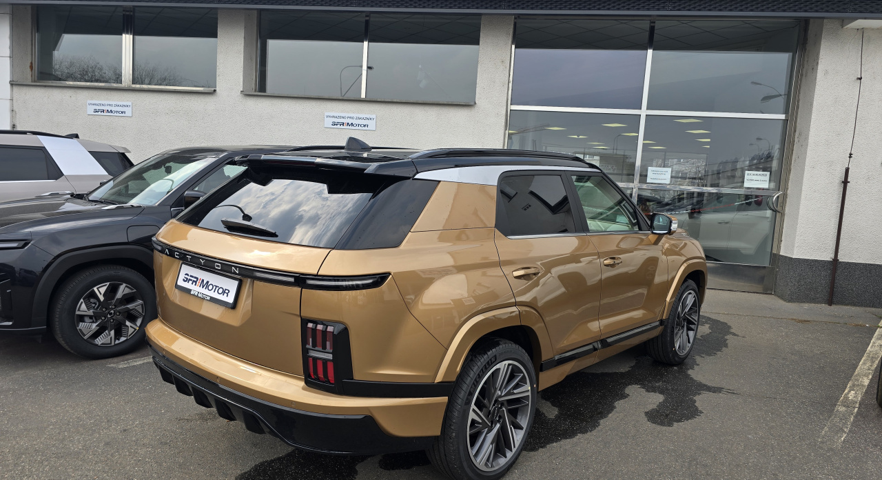 Actyon 1.5 Turbo GDI Premium AT 4x4 Královksá měď/Béžová    375