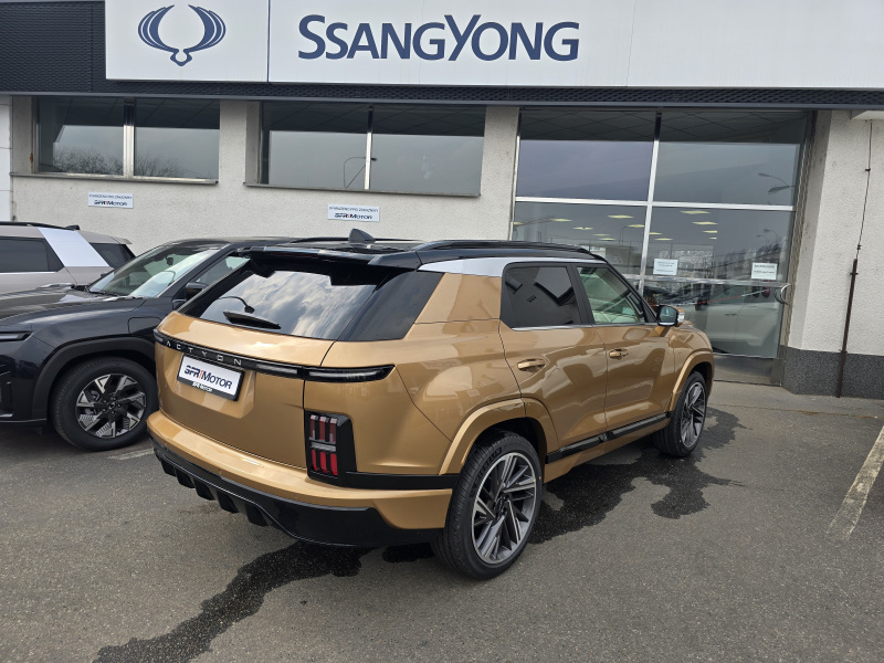 Actyon 1.5 Turbo GDI Premium AT 4x4 Královksá měď/Béžová    375