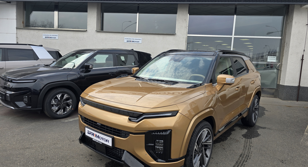 Actyon 1.5 Turbo GDI Premium AT 4x4 Královksá měď/Béžová    375