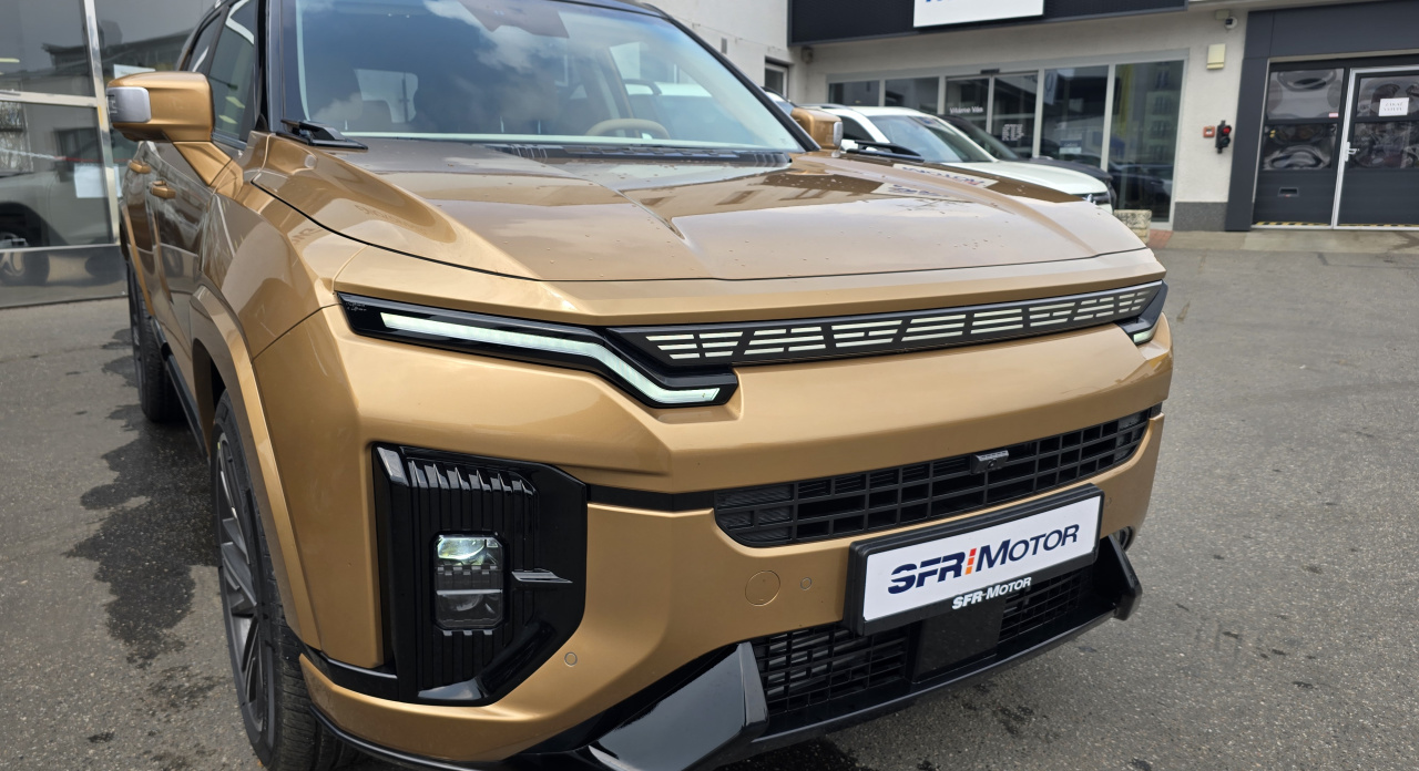 Actyon 1.5 Turbo GDI Premium AT 4x4 Královksá měď/Béžová    375