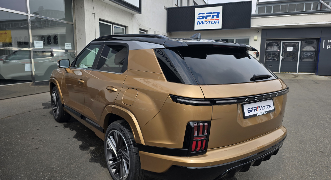 Actyon 1.5 Turbo GDI Premium AT 4x4 Královksá měď/Béžová    375