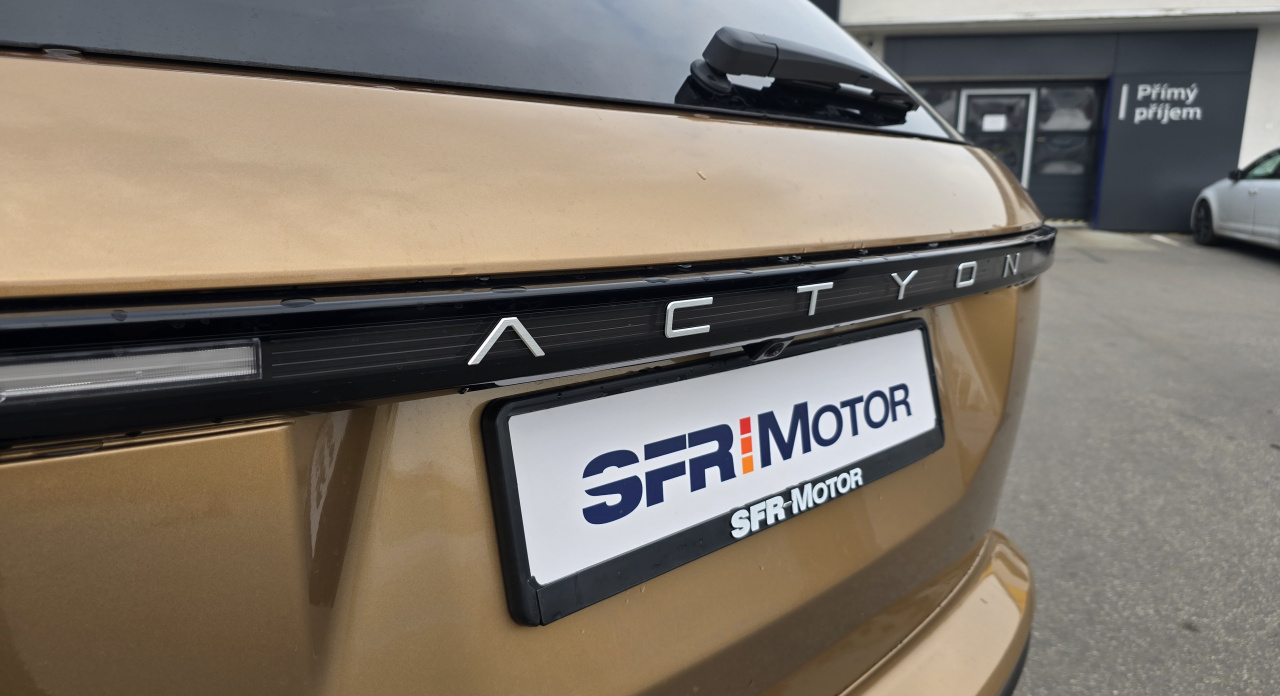 Actyon 1.5 Turbo GDI Premium AT 4x4 Královksá měď/Béžová    375