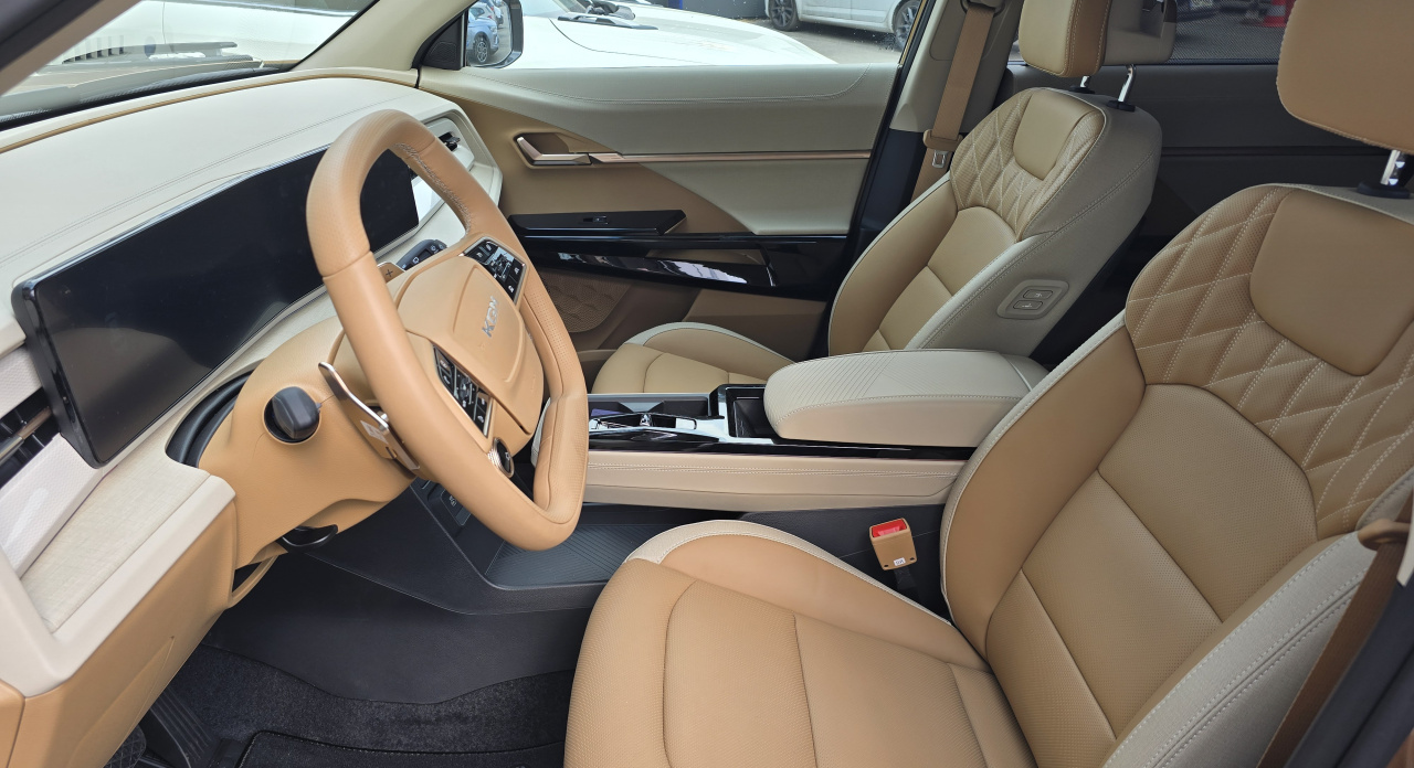 Actyon 1.5 Turbo GDI Premium AT 4x4 Královksá měď/Béžová    375