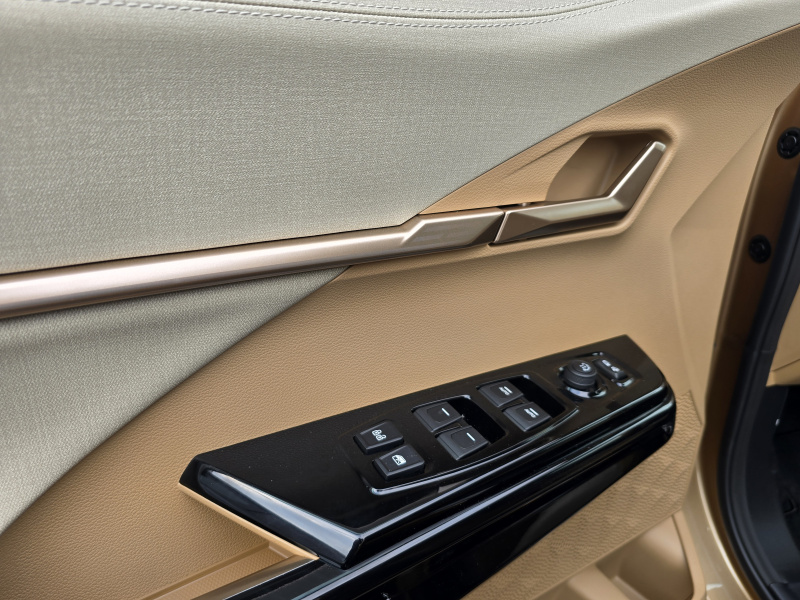 Actyon 1.5 Turbo GDI Premium AT 4x4 Královksá měď/Béžová    375