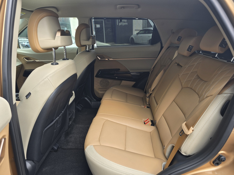 Actyon 1.5 Turbo GDI Premium AT 4x4 Královksá měď/Béžová    375