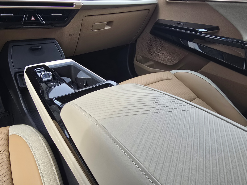 Actyon 1.5 Turbo GDI Premium AT 4x4 Královksá měď/Béžová    375