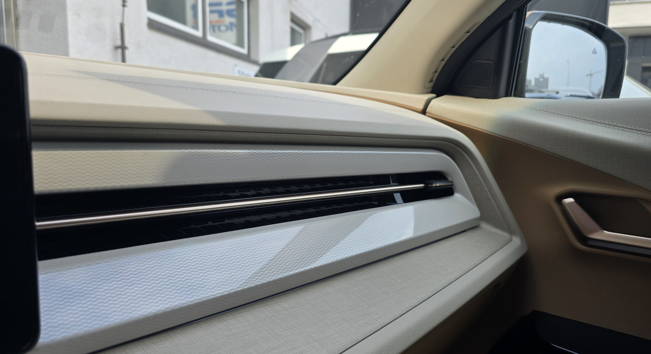 Actyon 1.5 Turbo GDI Premium AT 4x4 Královksá měď/Béžová    375